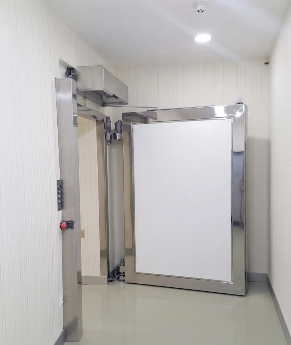 LINAC hinged shielding door